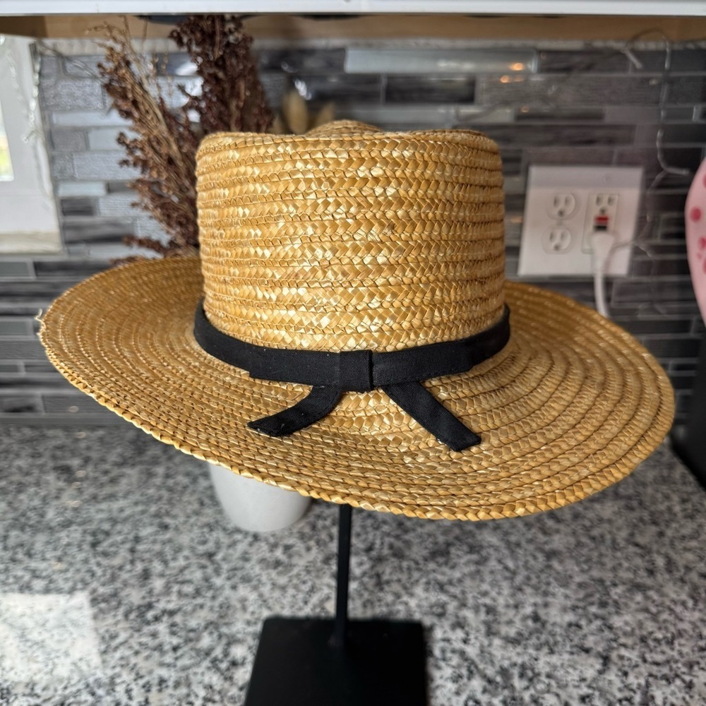 Stylish Women's Straw Hat with Black Ribbon